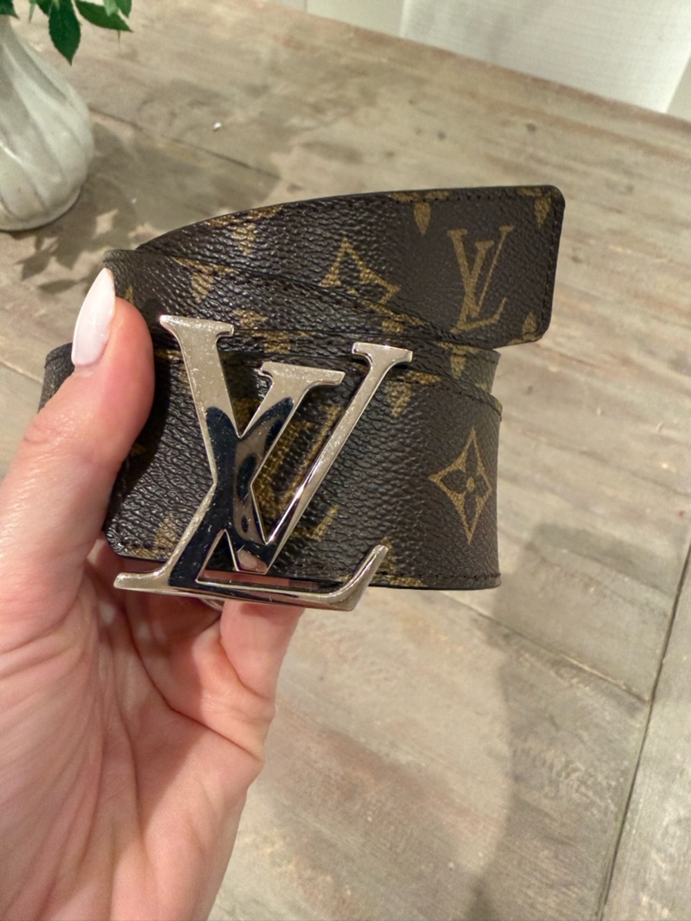 Louis Vuitton Black Leather Belt reversible with LV Buckle. Women - Picture 2 of 4